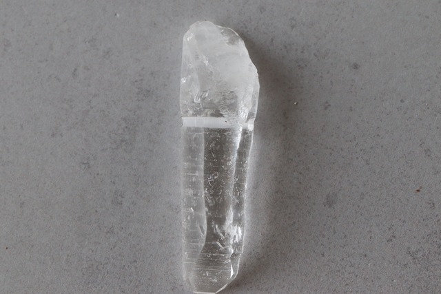 【1.5mm横穴】コロンビア産水晶ポイント1