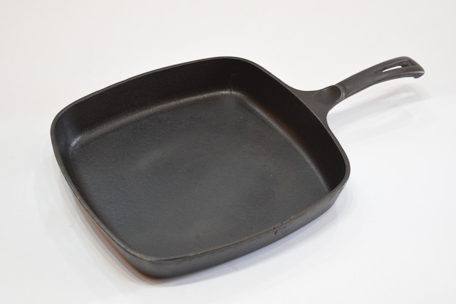 USED 30-60s WAGNER WAER Vintage Square Skillet - 01425