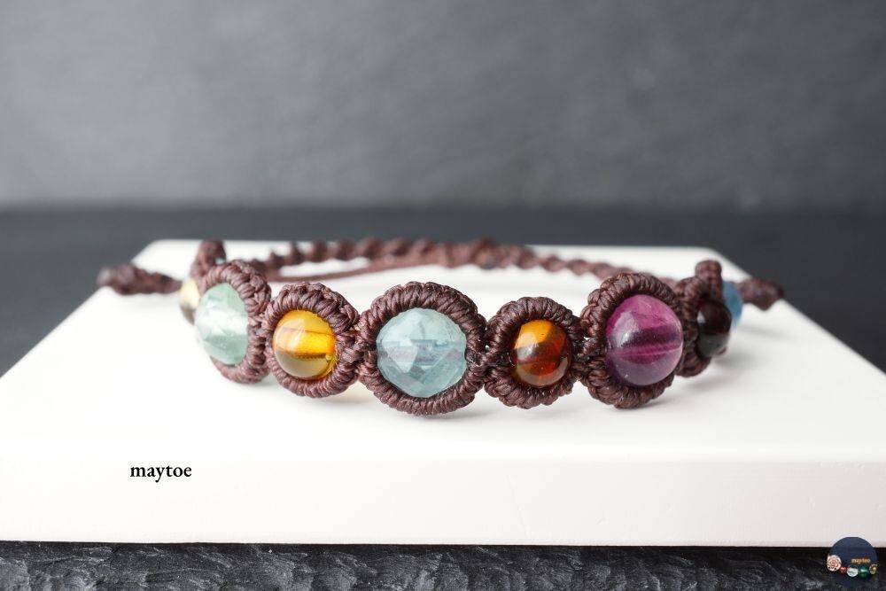 フローライト&アンバー(天然琥珀)のマクラメブレスレット【紐色チェンジ可】