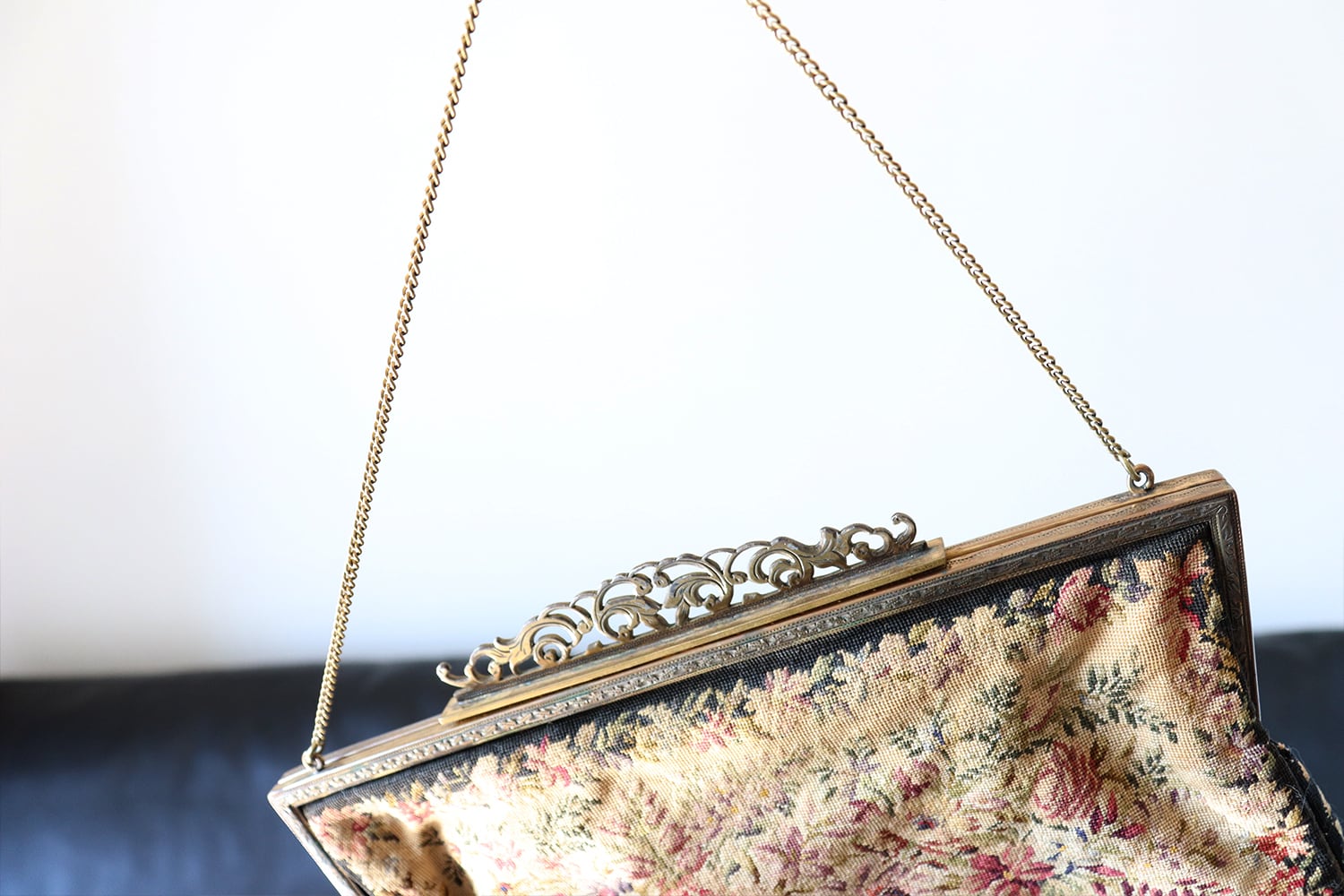 オーストリア】ファインプチポワン ／ ベージュフラワーバッグ