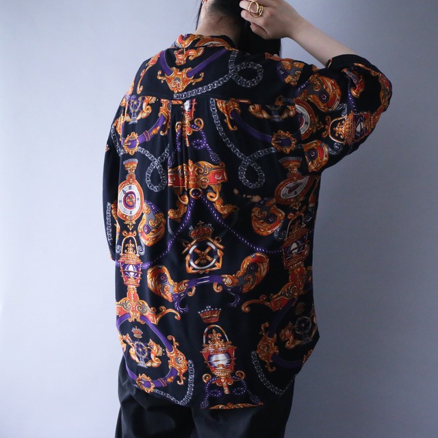 black base scarf full pattern over silhouette h/s shirt