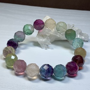 no6.多彩な変わった色合いフローライト・ブレスレット