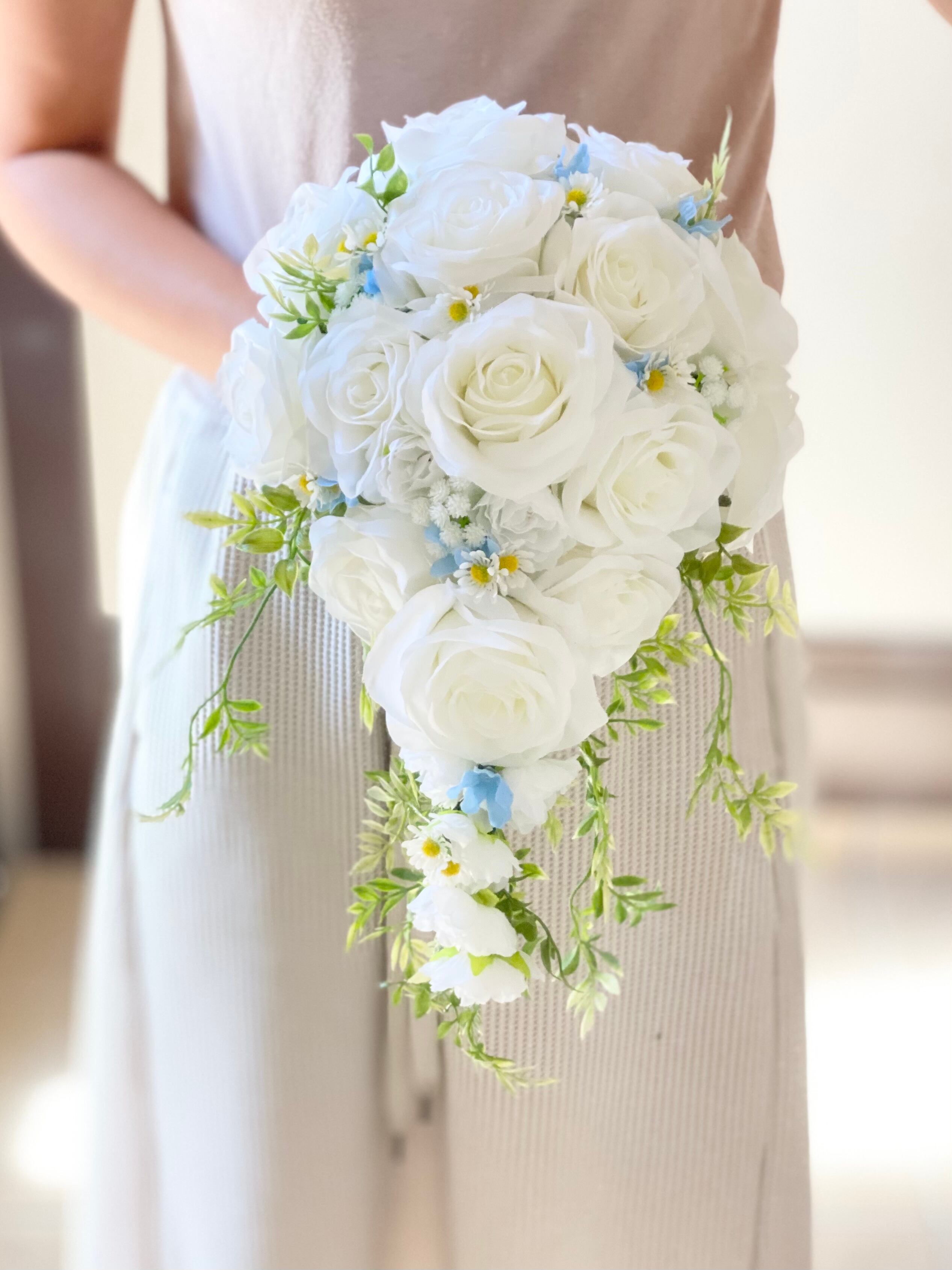 サムシングブルーキャスケードブーケ Houkiboshi