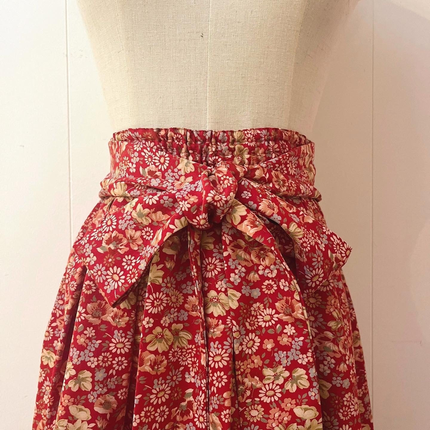 red flower waist ribbon skirt
