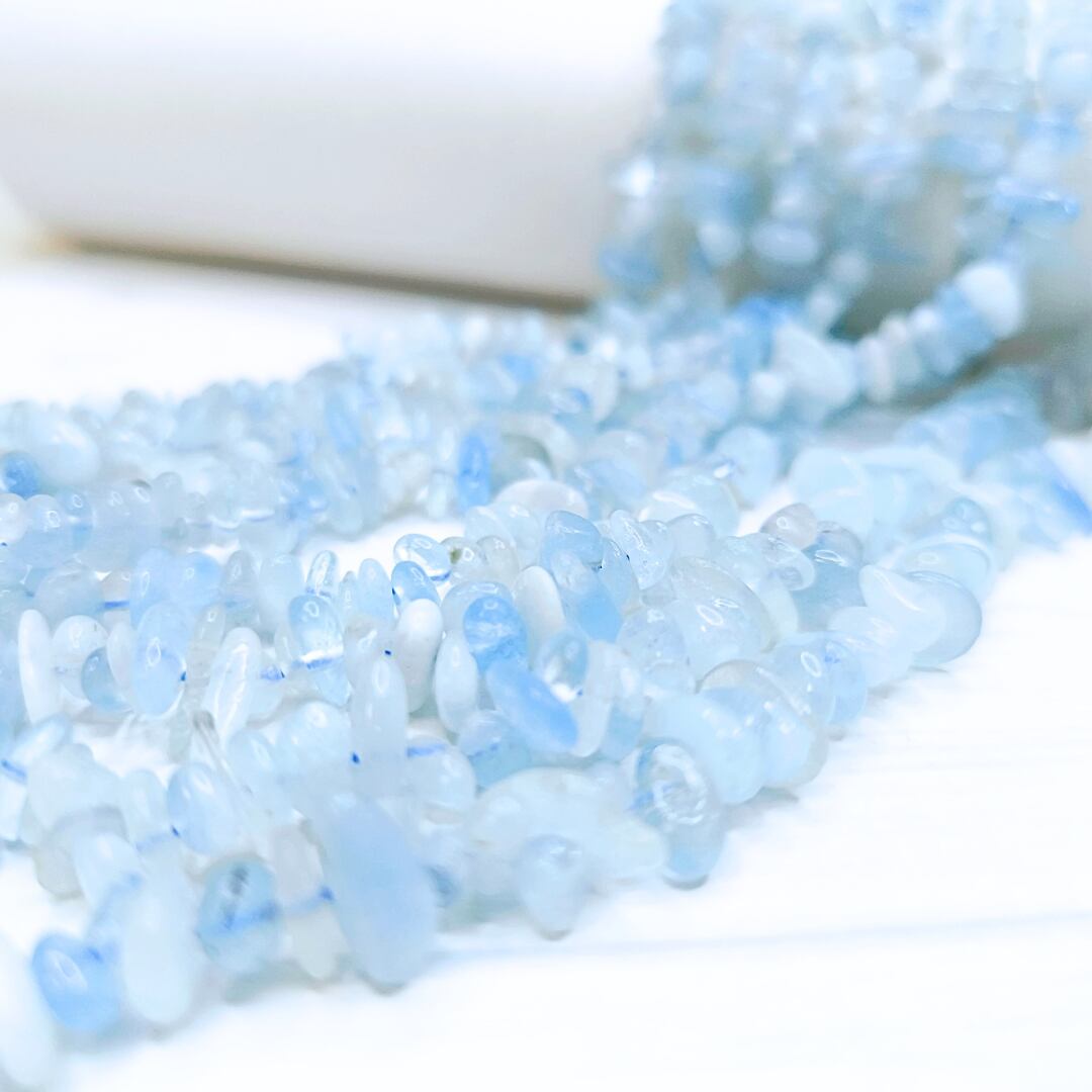 〈ロング1連〉アクアマリン 藍玉 ベリル さざれビーズ 78~80cm 天然石 チップ ミニタンブル