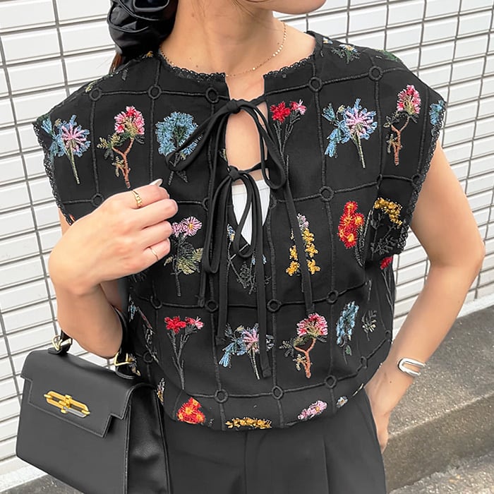 SO54）【7月上旬～7月下旬】2WAYフラワー刺繍プルオーバー