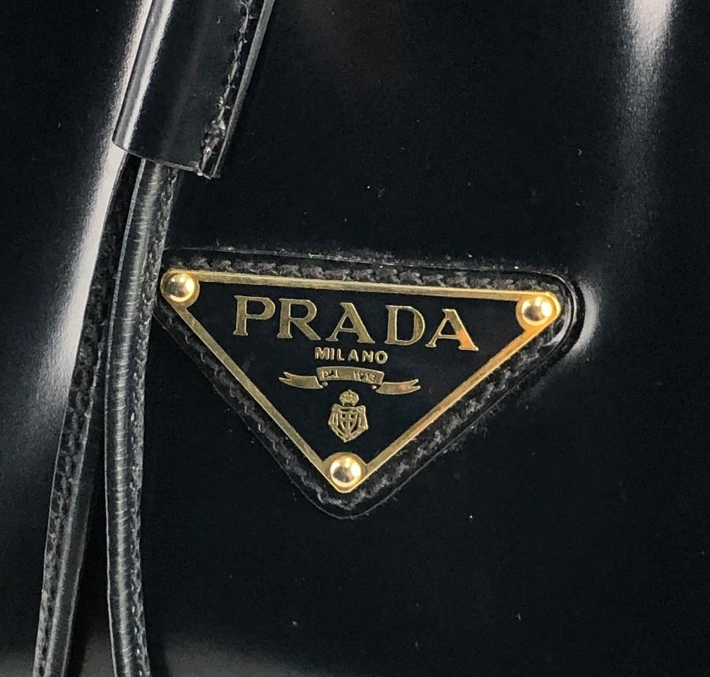 PRADA プラダ ロゴプレート エナメル タッセル 925SILVER プレート ...