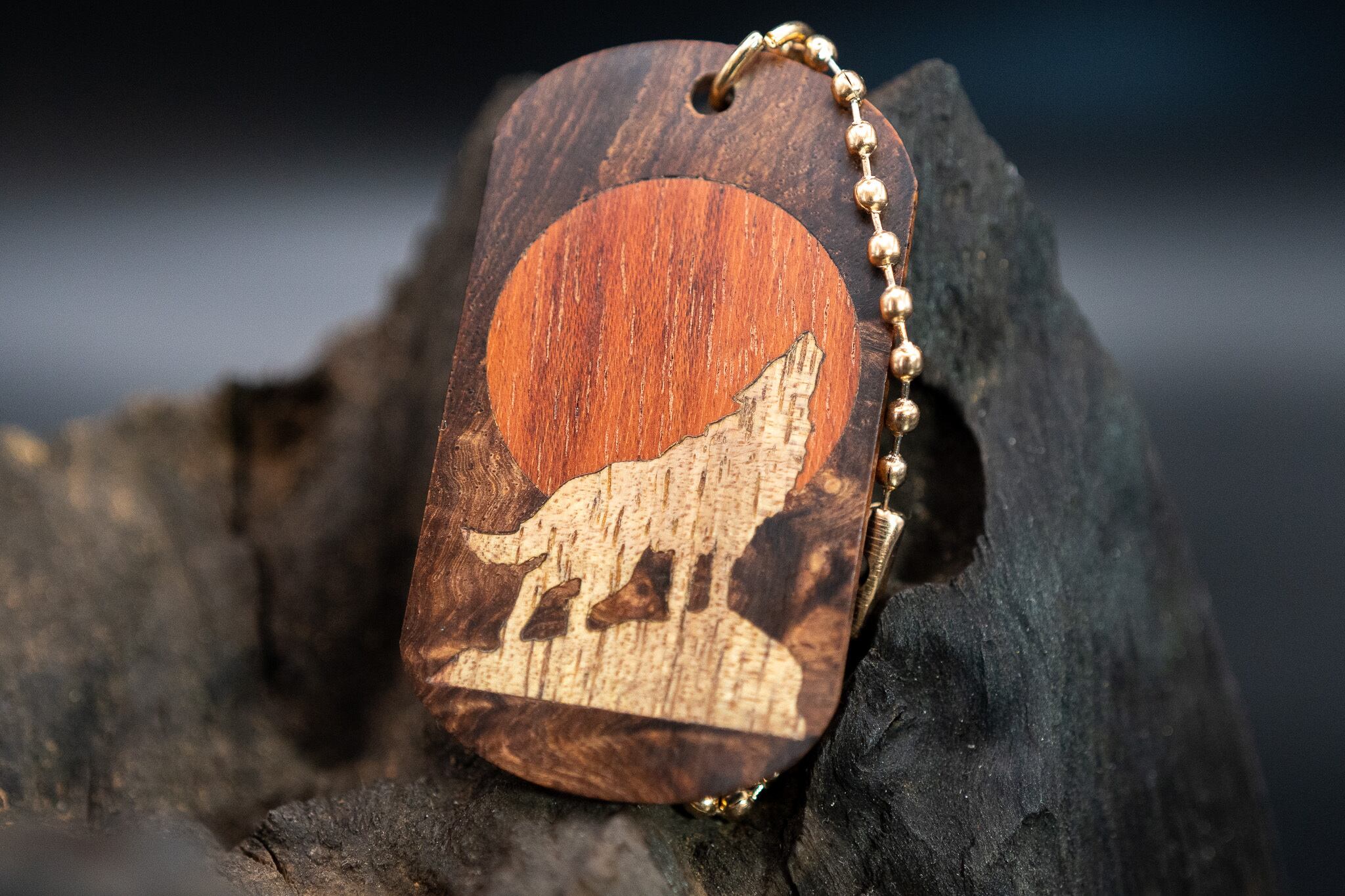 【最高峰の瘤材】ホンジュラスローズウッド瘤杢 ドッグタグ 象嵌 月と狼