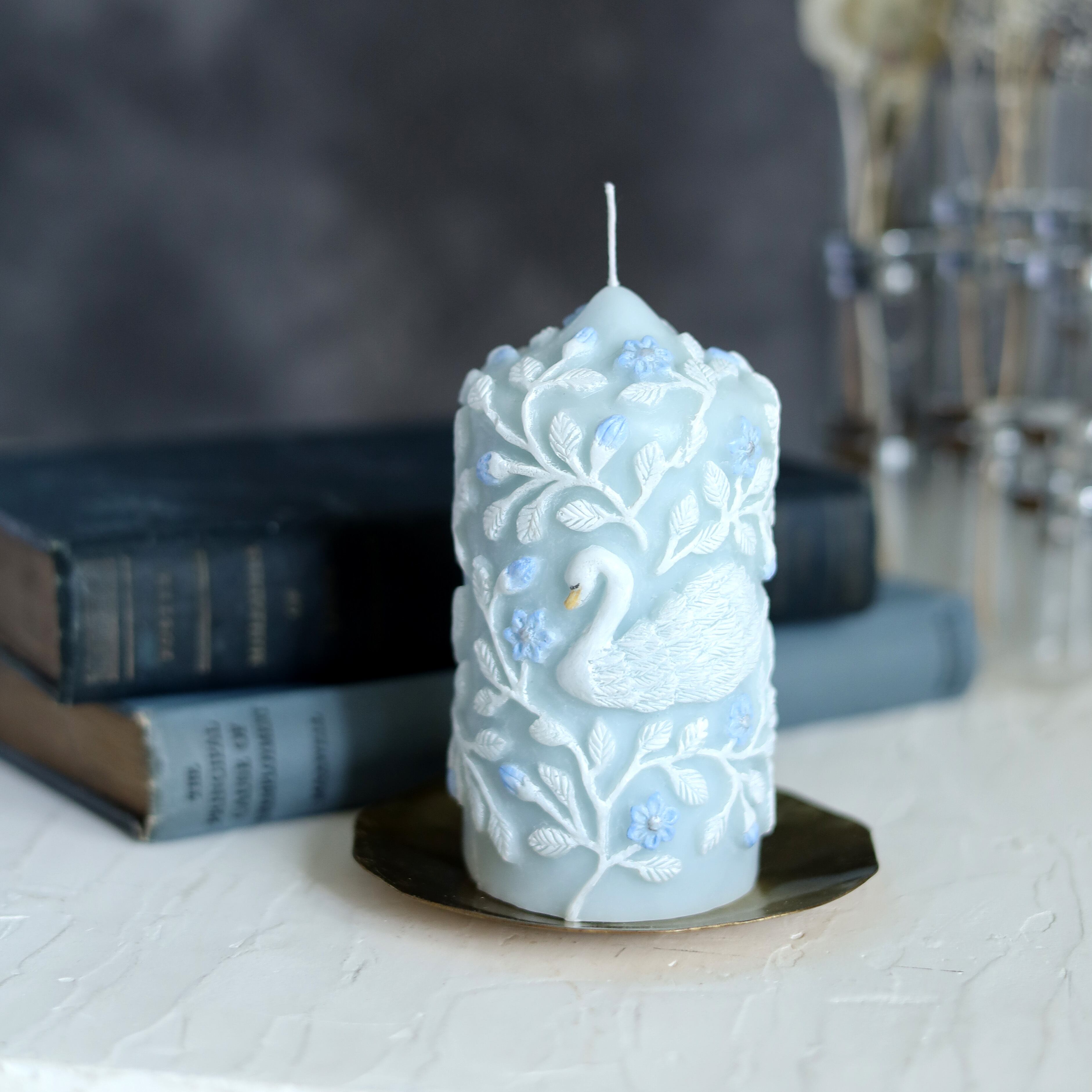 レリーフキャンドル「白鳥とクレマチス」ライトブルー