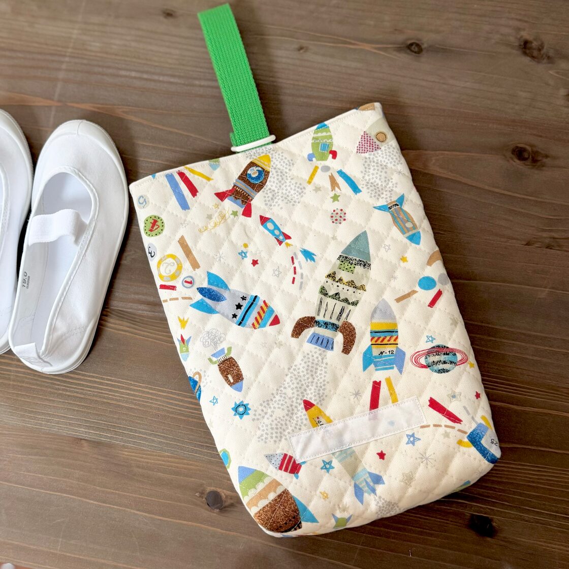 上靴入れ☆26×23マチ6cm ☆オフホワイト【ロケット柄】 ☆US.47 上履き 