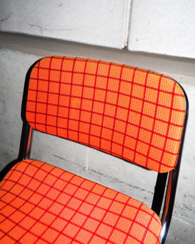 Height-adjustable check chair