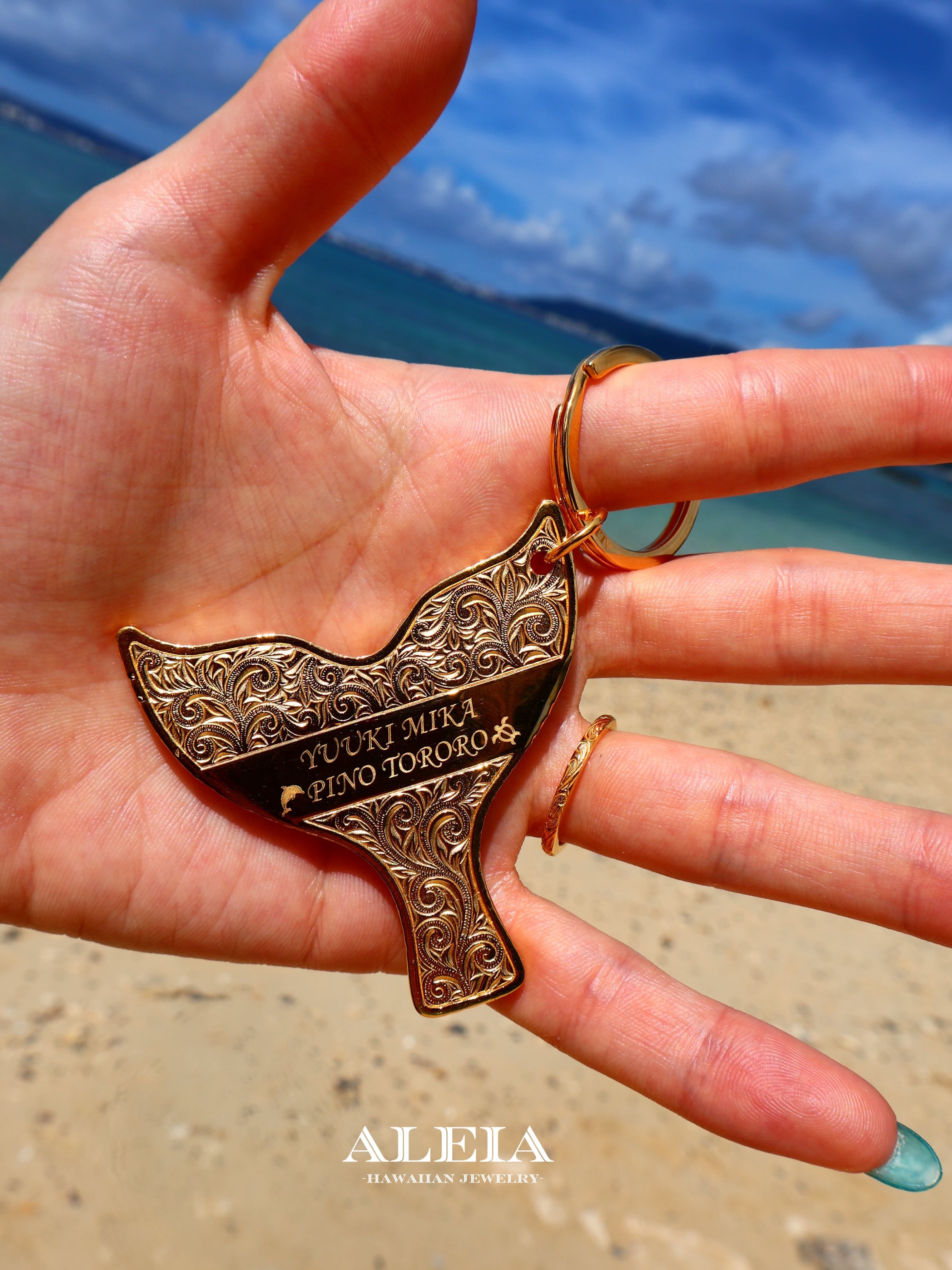名入れ／メッセージ刻印無料】whale tail key ring [316L]ハワイアン
