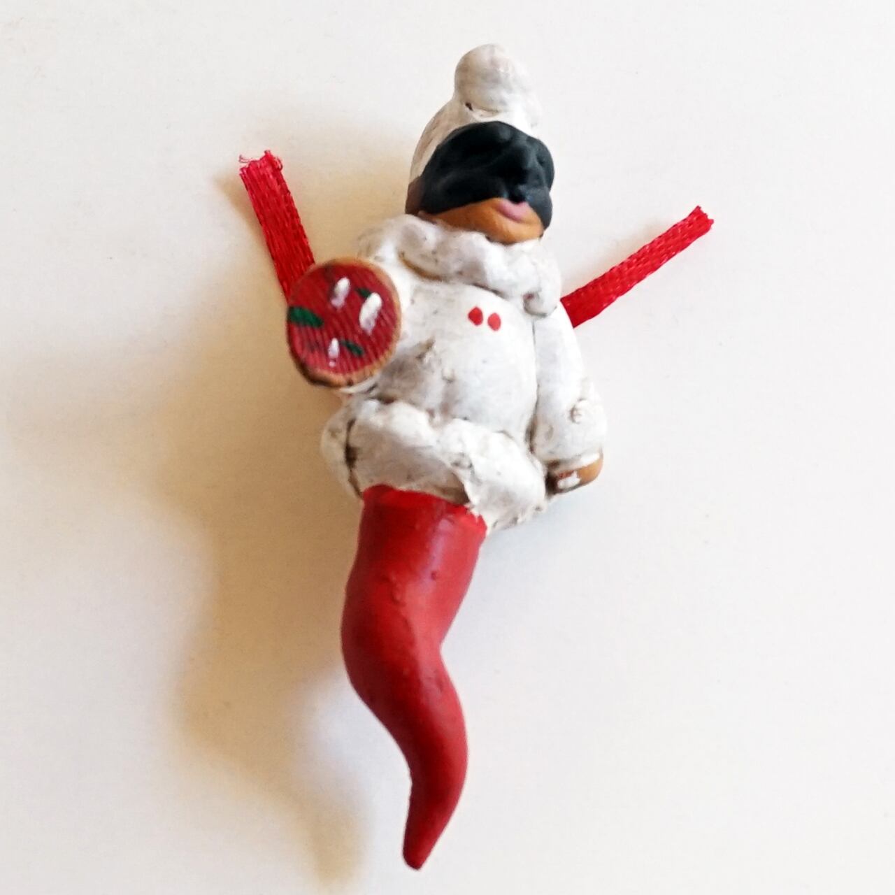 ナポリの幸運のお守り！ピザを持つプルチコルノ | ルカニア