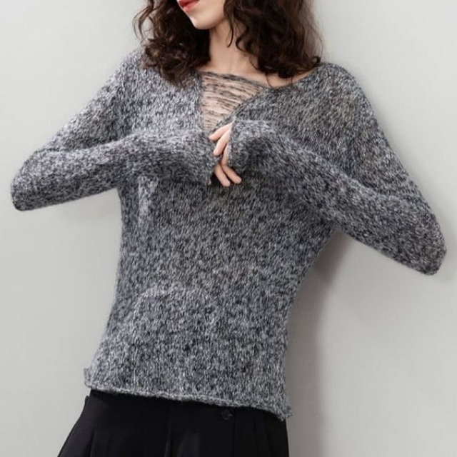 Vneck distressed detail knit　V3085