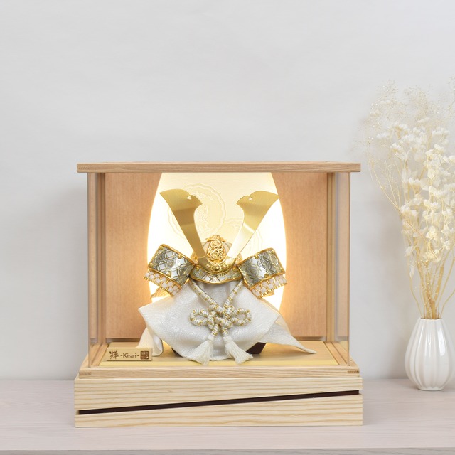 兜飾り【秀麗】白木アクリルケース入り｜おしゃれ｜モダン｜今どき｜コンパクト｜五月人形｜端午の節句