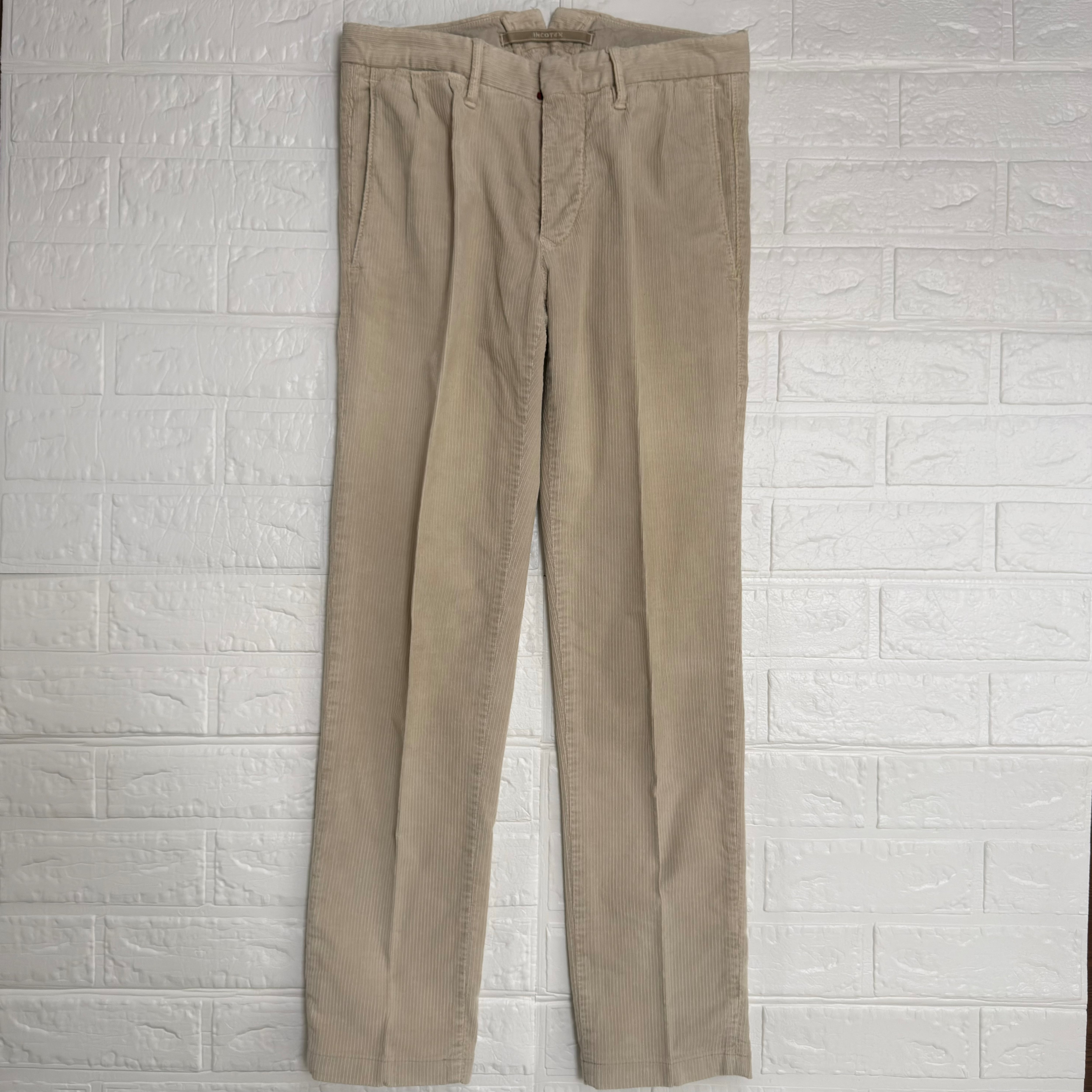 【未着用】インコテックス コーデュロイパンツ 2プリーツ オフホワイト Incotex 2プリーツ コーデュロイパンツ (オフホワイト、サイズ42、XS