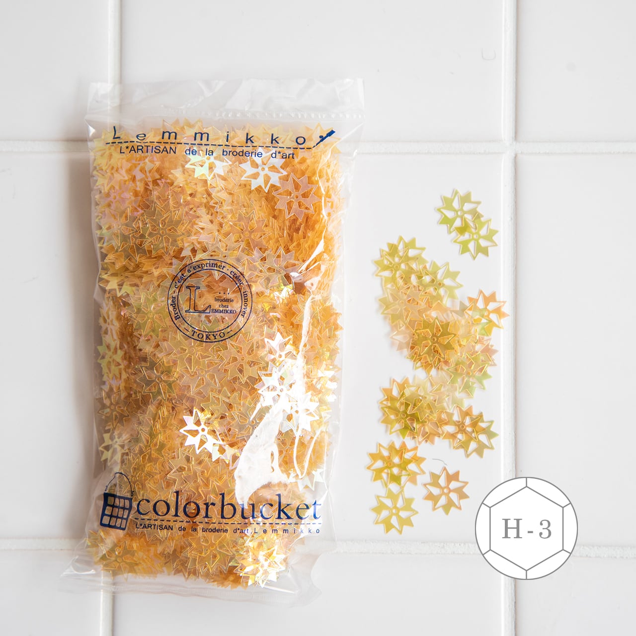 変形スパンコール『 H 』 | Colorbucket by Lemmikko