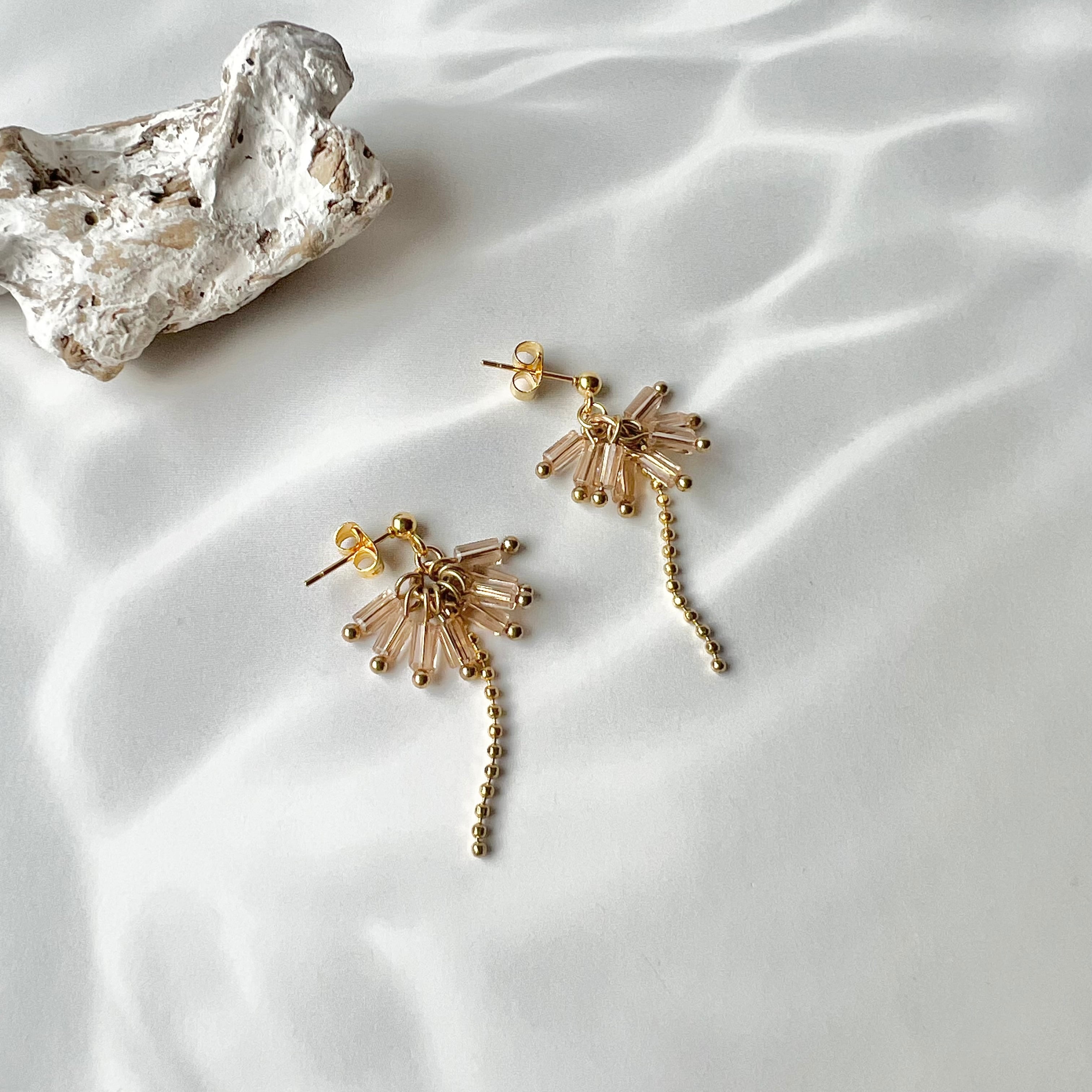 TVドラマ着用//シャンパンガラスビーズピアス /イヤリング | Handmade