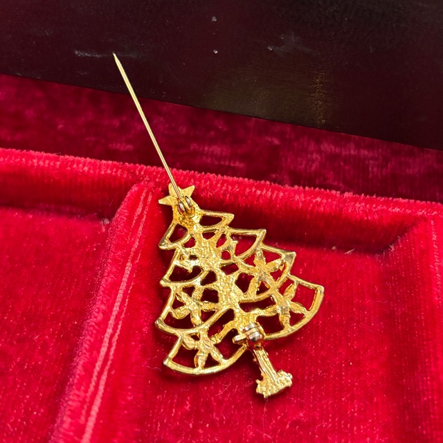 Christmas red × green rhinestone brooch