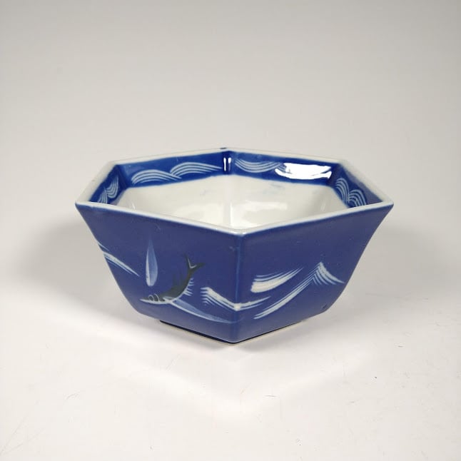 せともの焼きの磁器の灰皿です。 食器の元祖！「瀬戸焼」の歴史