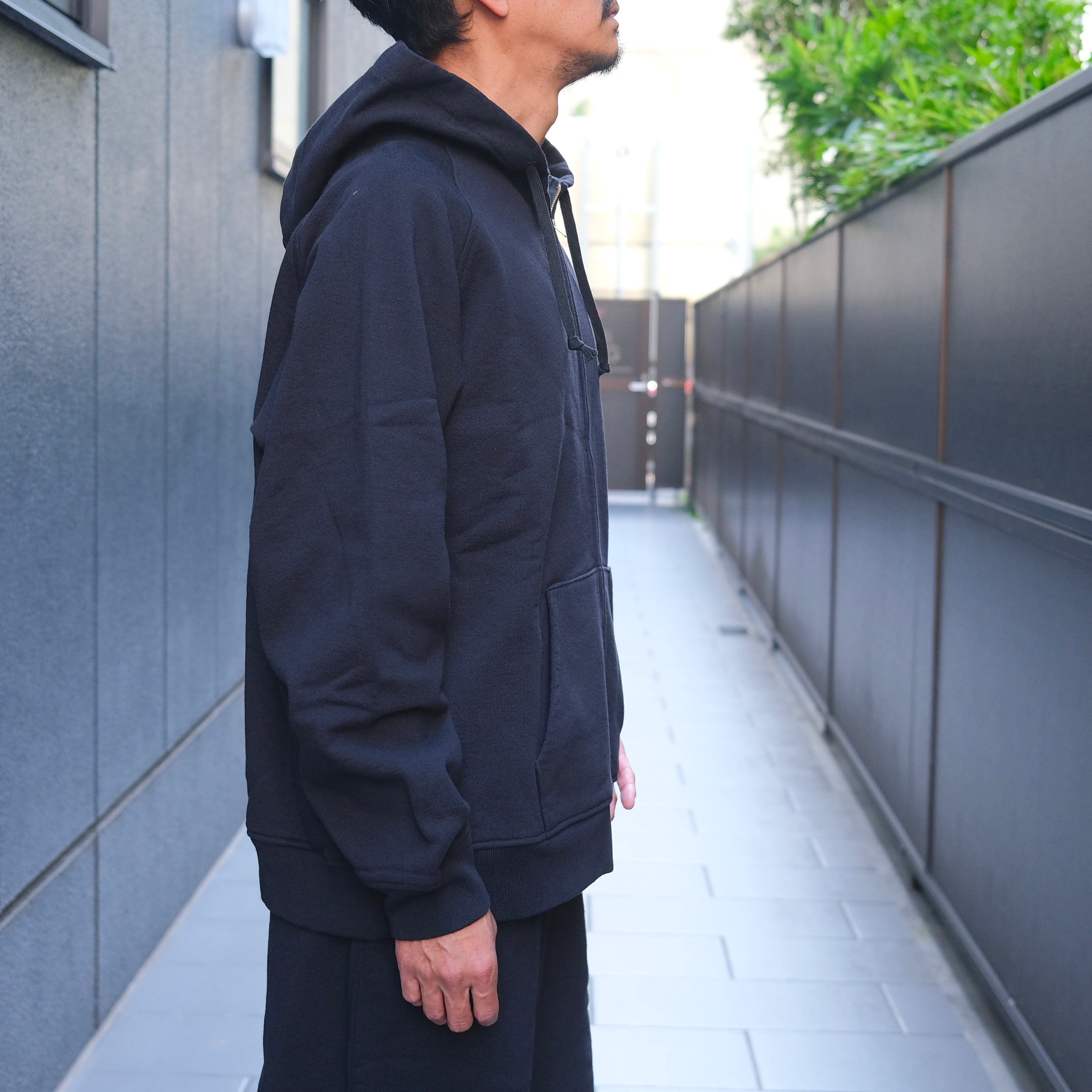 COMOLI(コモリ) /コットン裏毛ジップパーカー -BLACK-(D01-05001) | Signs