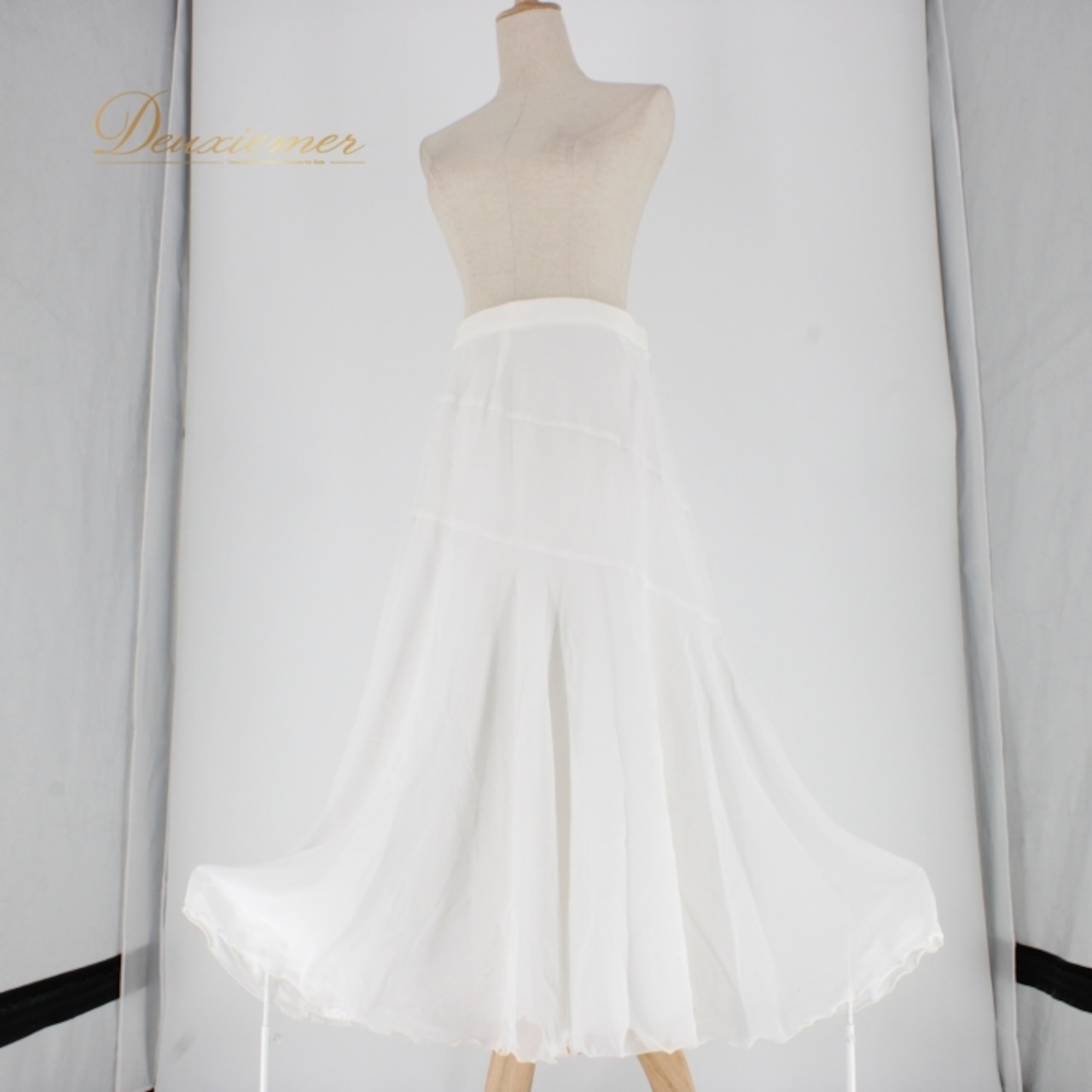 社交ダンス 衣装 スタンダード スカート レッスンウェア レディース 白 ホワイト系 無地 シンプル フォーマル 練習着 ロングスカート 清楚 スカート丈 85cm ウエスト 33cm~ 二重スカート 着回し 清楚 フォーマルウェア ダンス用衣装 レディースファッション 練習用ウェア オールホワイト 伸縮性 練習着 定番 おしゃれ スタイルアップ