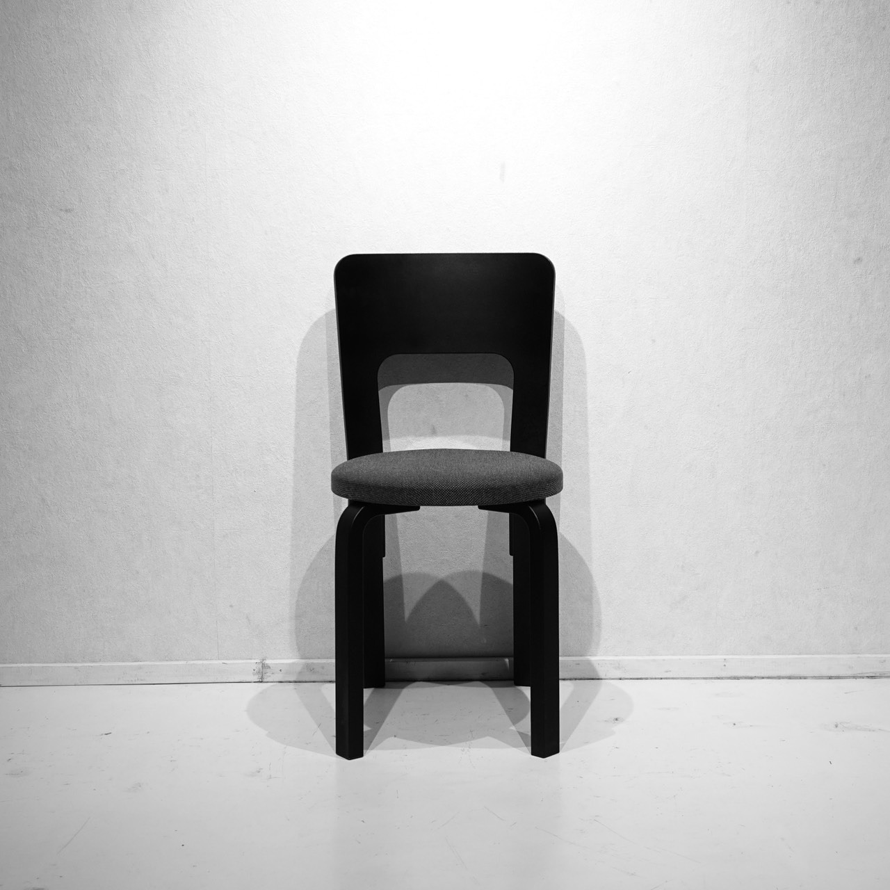 Artek アルテック CHAIR 66 チェア66 ダイニングチェア アームレス チェア 椅子 ブラック モダン ミニマル 北欧