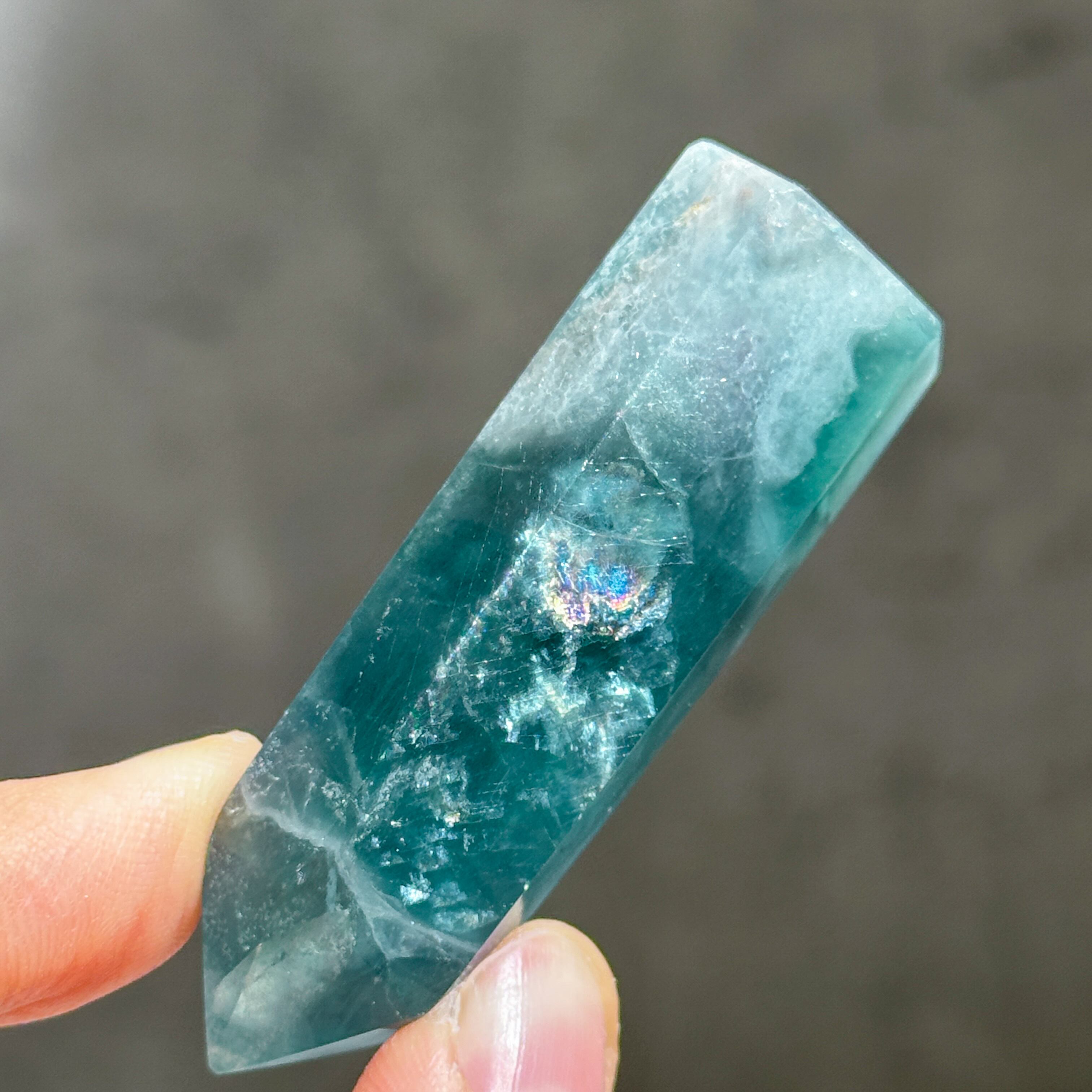 ブルー、グリーンフローライト タワー型32◇ Rainbow Fluorite