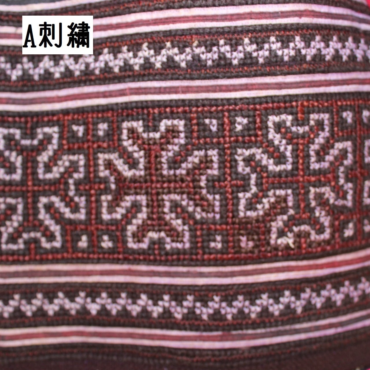 ベトナムモン族刺繍とろうけつ染めのトップス | タイの民族刺繍雑貨
