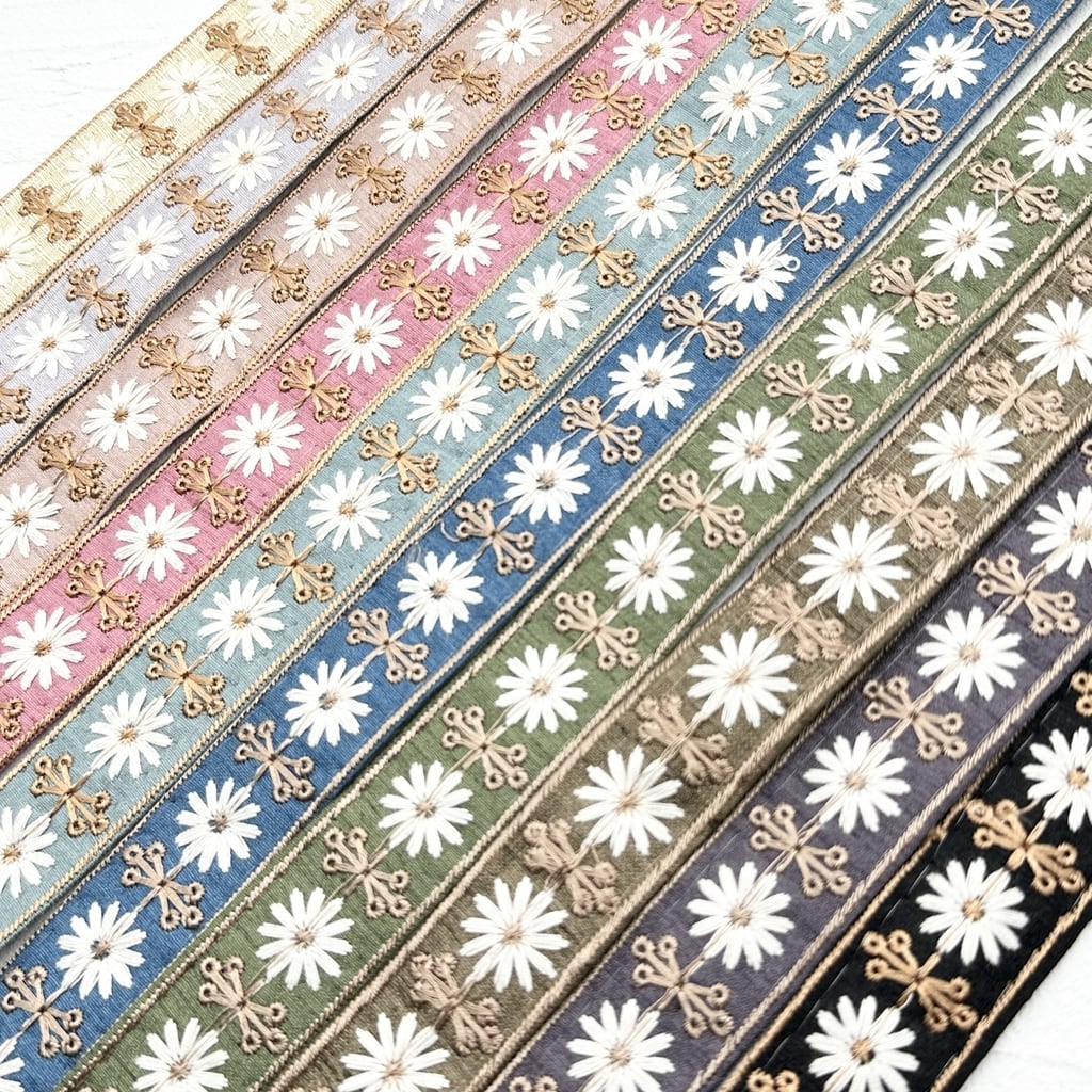 デイジークロス [レッド]インド刺繍リボン 2338 | インド刺繍リボン