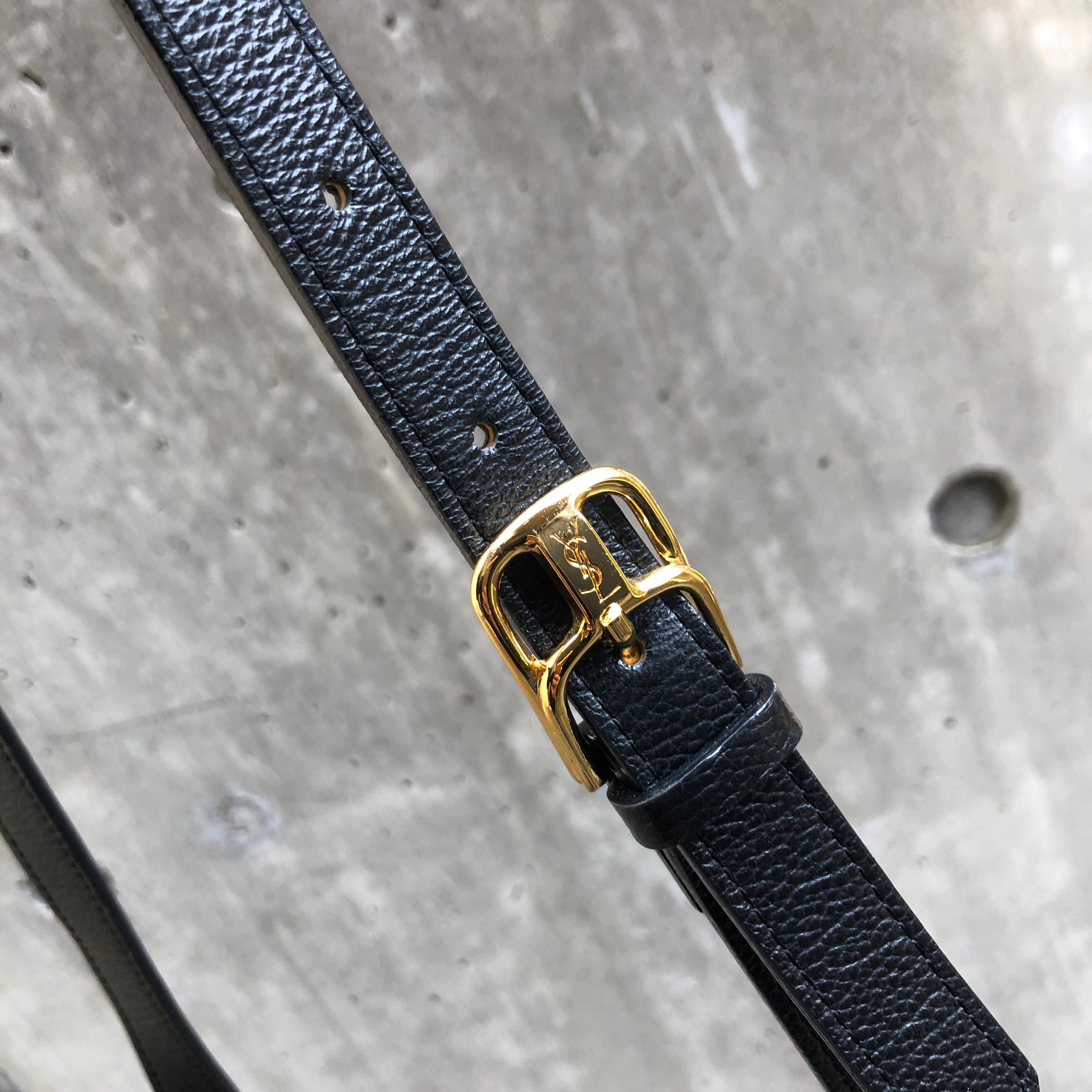 Yves Saint Laurent イヴ ・サンローラン YSLステッチ カサンドラ