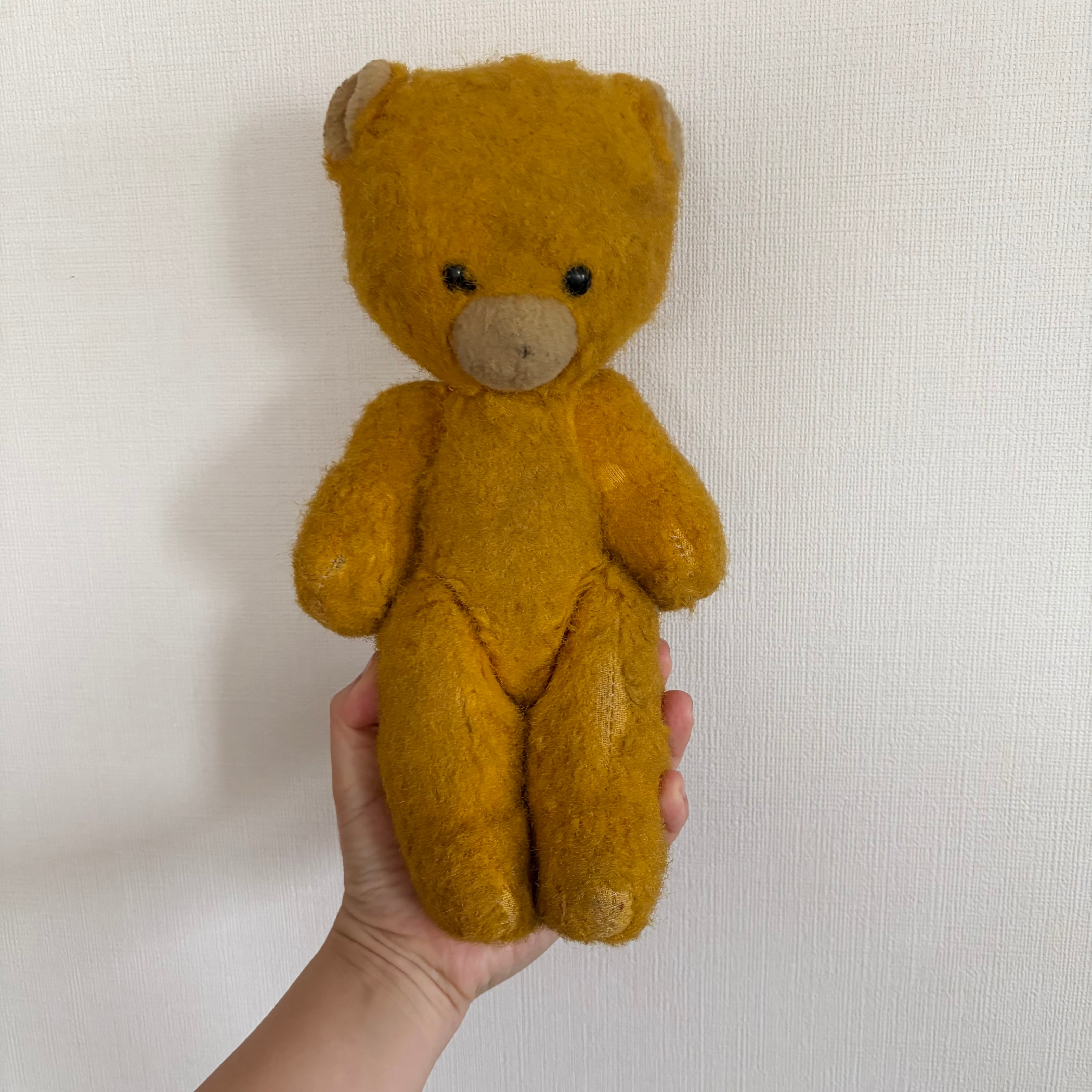 オレンジ色のエプロンをしたくま | tsuitachi craft&brocante