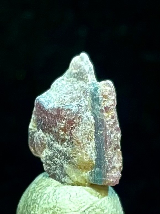 19) パライバ・トルマリン原石