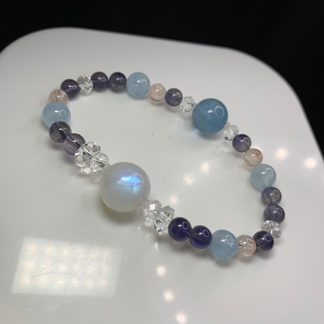 ホワイトラブラドライト×アイオライト デザインブレスレット