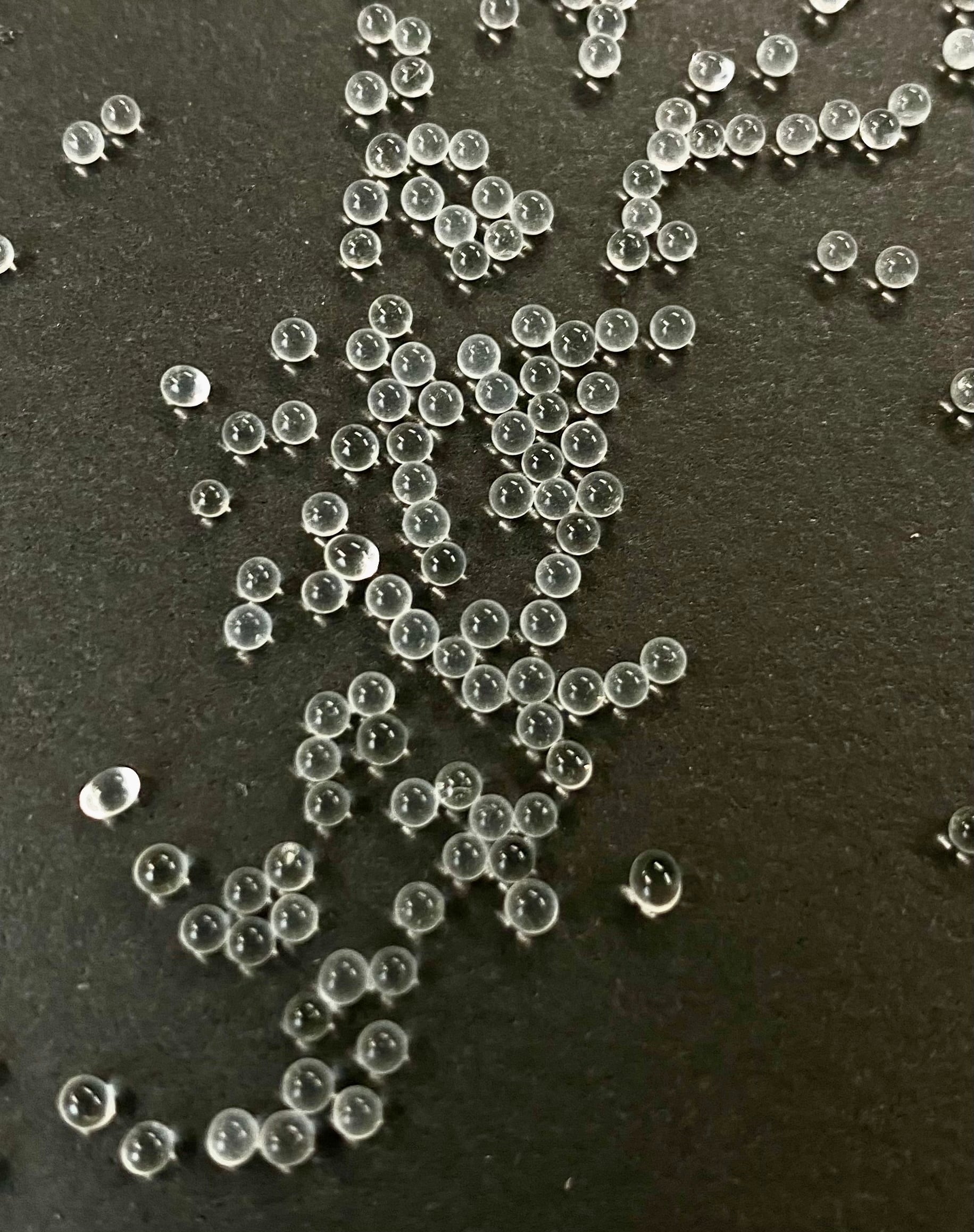 グラスビーズ ガラスビーズ 極小ラウンドカット2mm ブルー 1連（約34cm