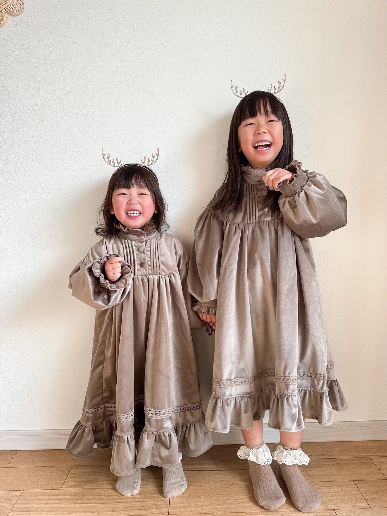 クーポンで 3,080円→1,571円【即納】90-130size在庫処分 フリルワンピース モカ ベルベット【クリスマス　秋冬 子供服 輸入子供服 ガーリー 可愛い  女の子】