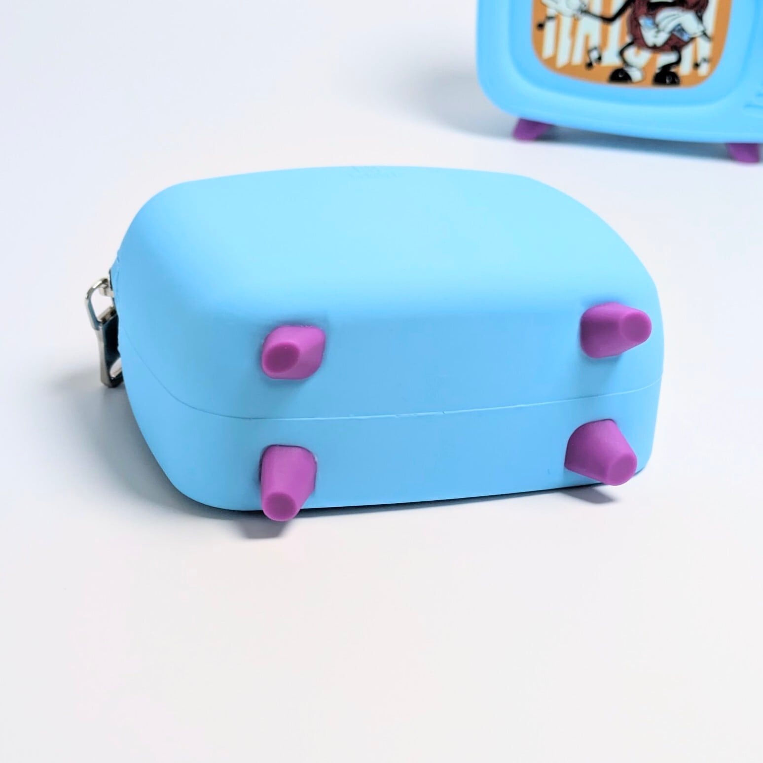 【 California Raisins( カリフォルニアレーズン ) 】SILICONE POUCH ( シリコーンポーチ ) TV / テレビ型 / 小物入れ / コインケース / コスメポーチ 〚アメリカン雑貨 アメトイ〛
