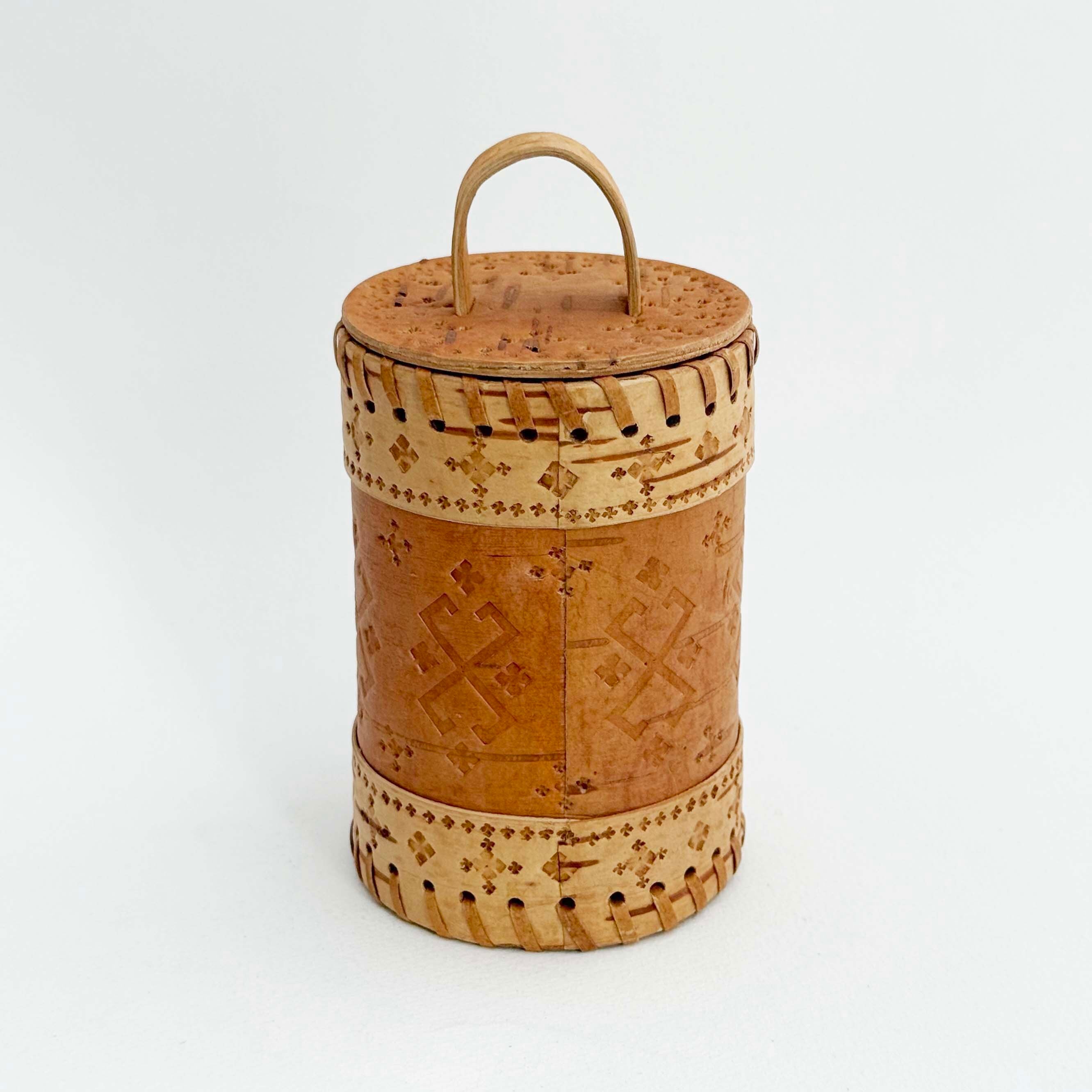 白樺の蓋付小物入れ