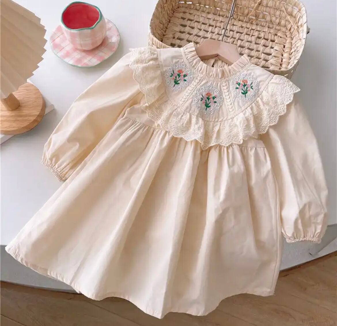 フリルの可愛いワンピース