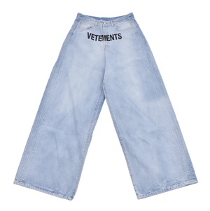 【VETEMENTS】EMBROIDERED LOGO BAGGY JEANS(LIGHT BLUE)