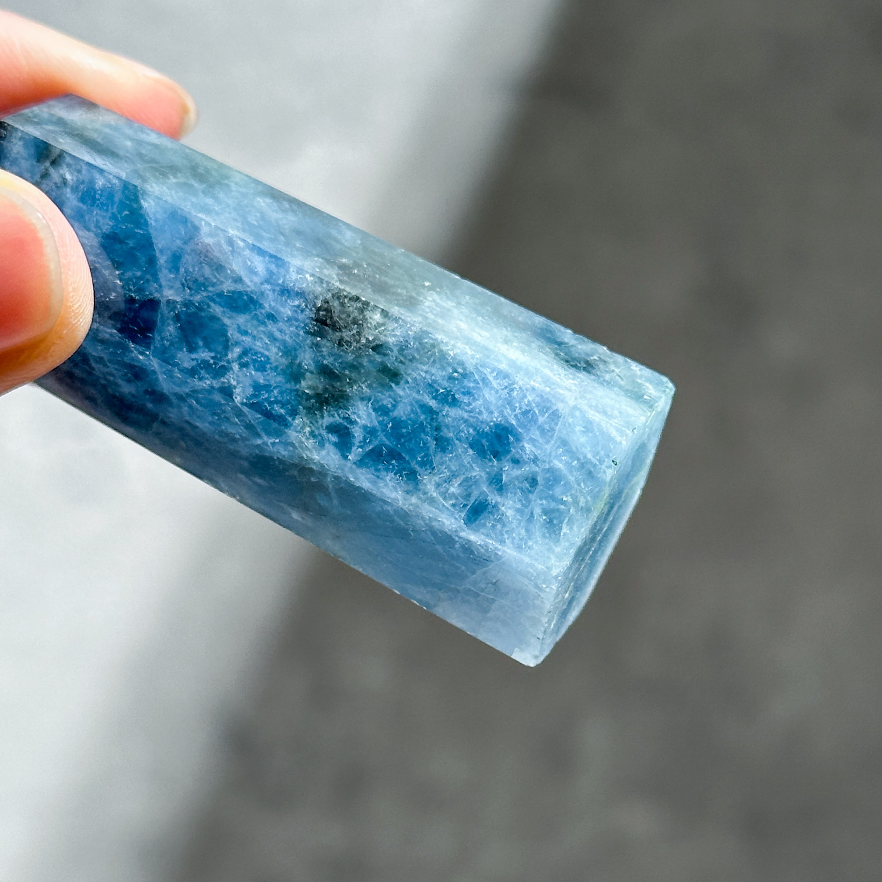 ブルー、グリーンフローライト タワー型25◇ Rainbow Fluorite