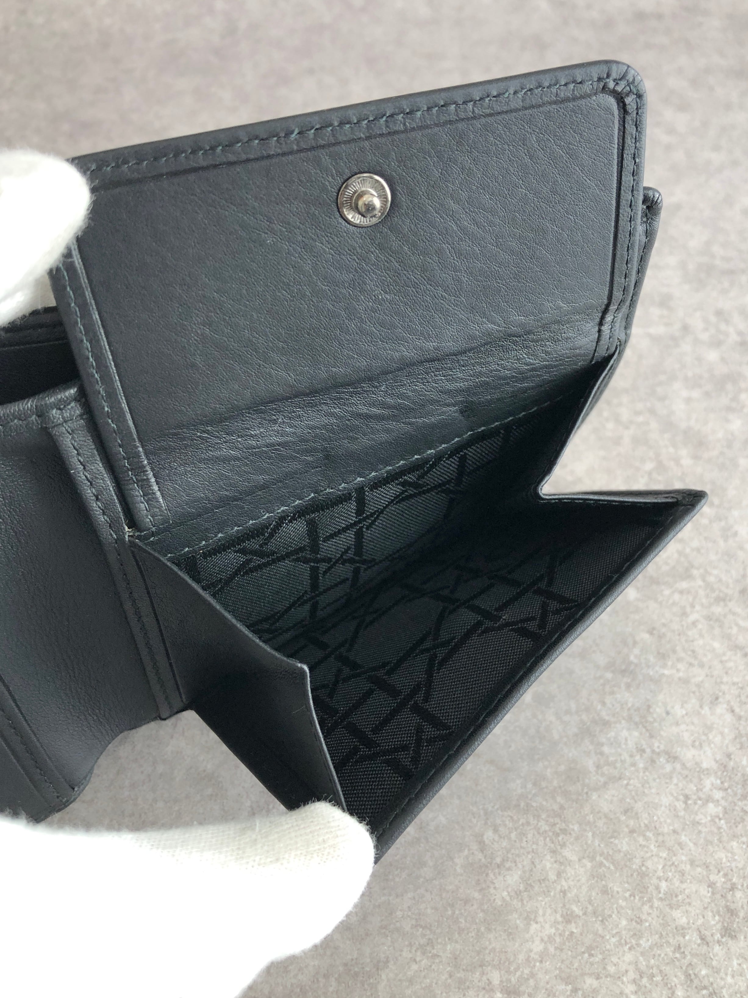 Christian Dior クリスチャン ディオール 財布 ブラック プレートロゴ