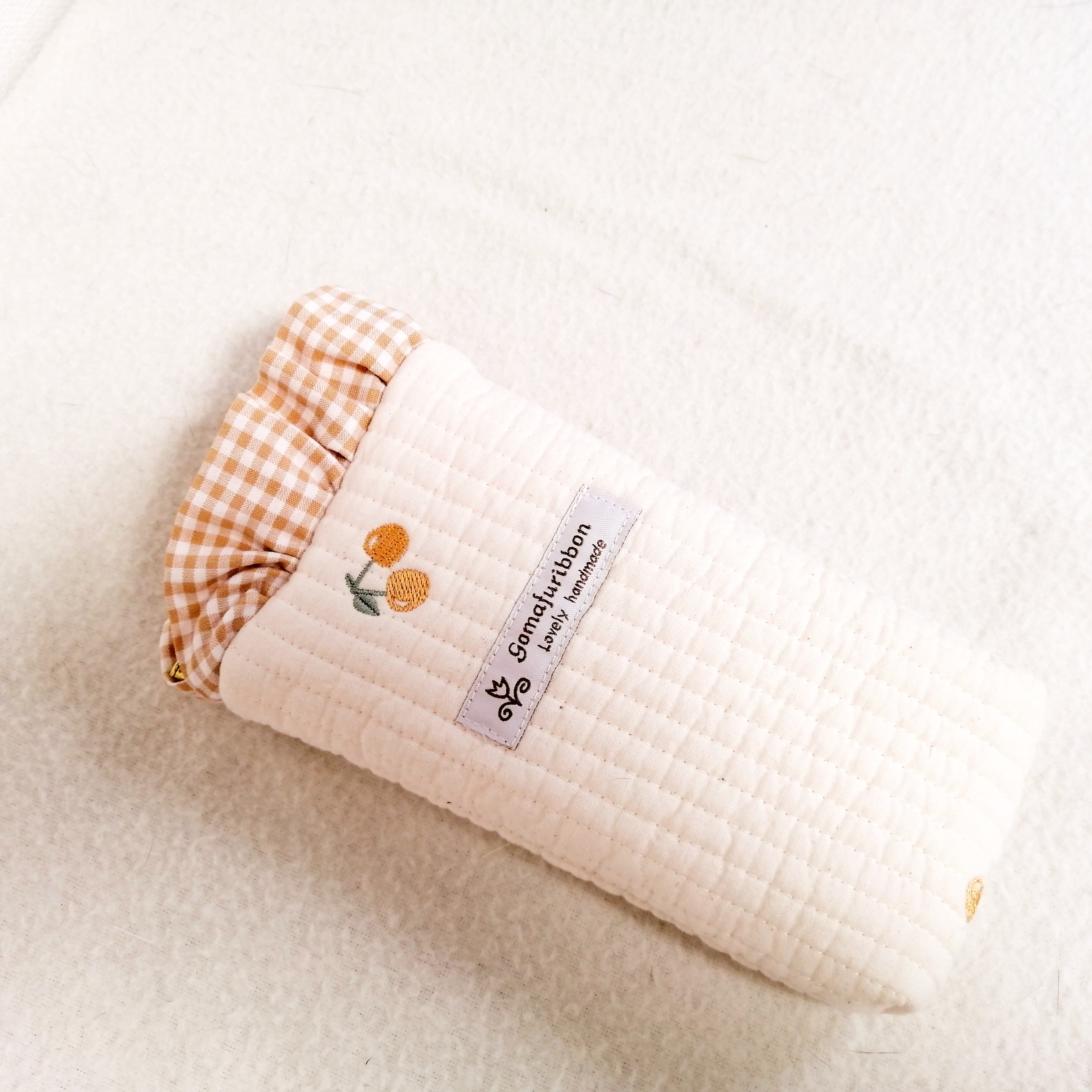 ほんわりフリルのめがねポーチ ヌビキルト バネ口 ギンガムチェックフリル アイボリー オレンジチェリー