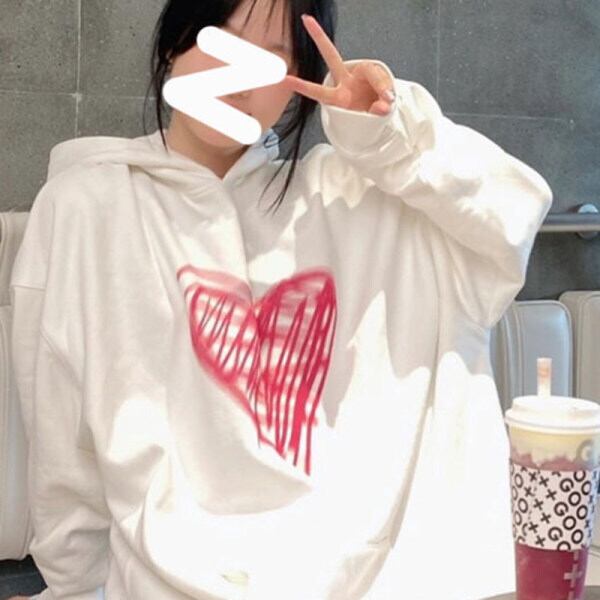 【新作】【送料無料】 女性のためのデザインされた愛プリントラウンドネックスウェットシャツ 2021 春と秋の新作薄手のルーズカジュアル長袖トップトレンディ 0336873929659