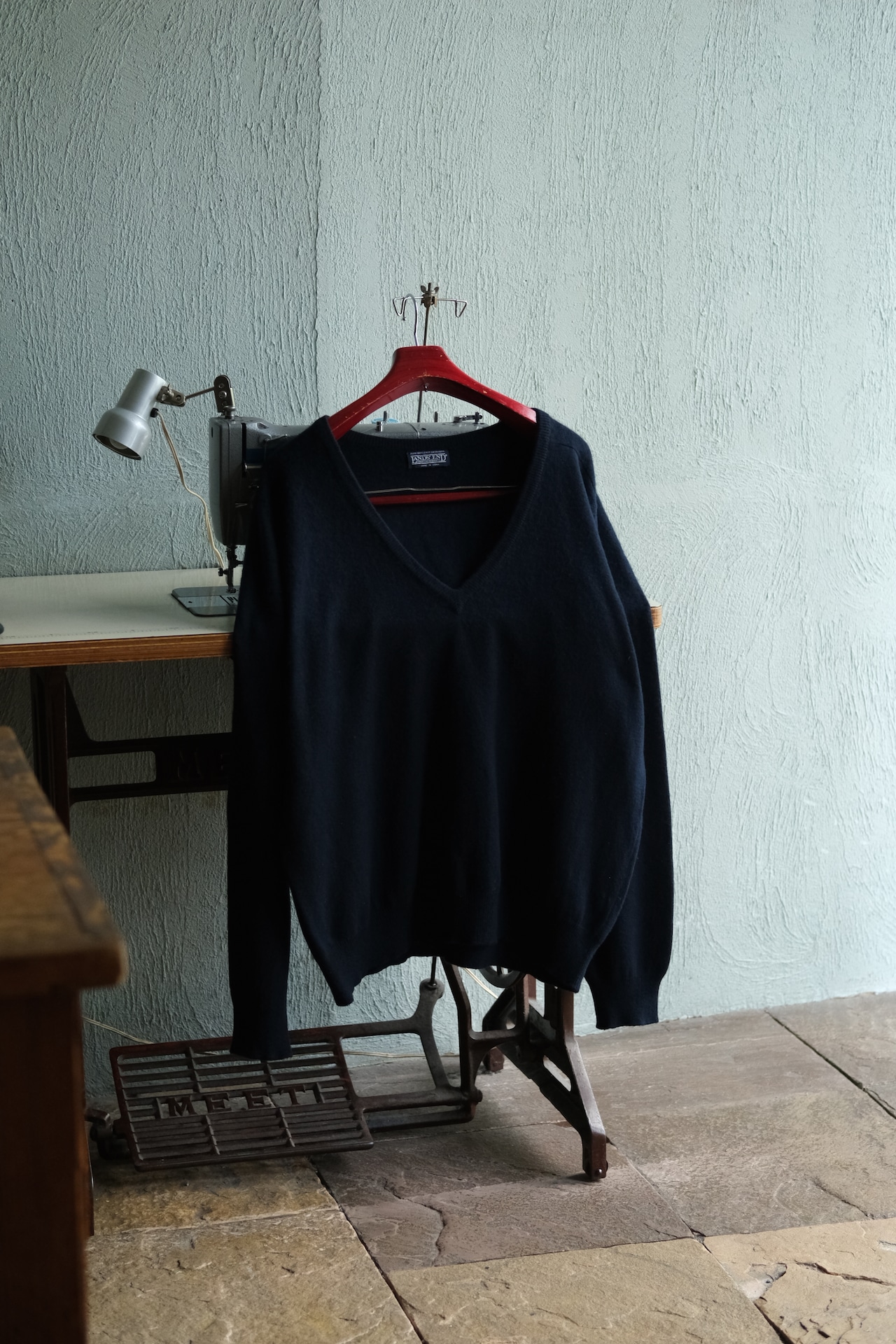 Utah/90's "LAND'S END" v-neck cashmere sweater/dark navy