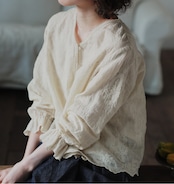 刺繍レース リネンVネックブラウス