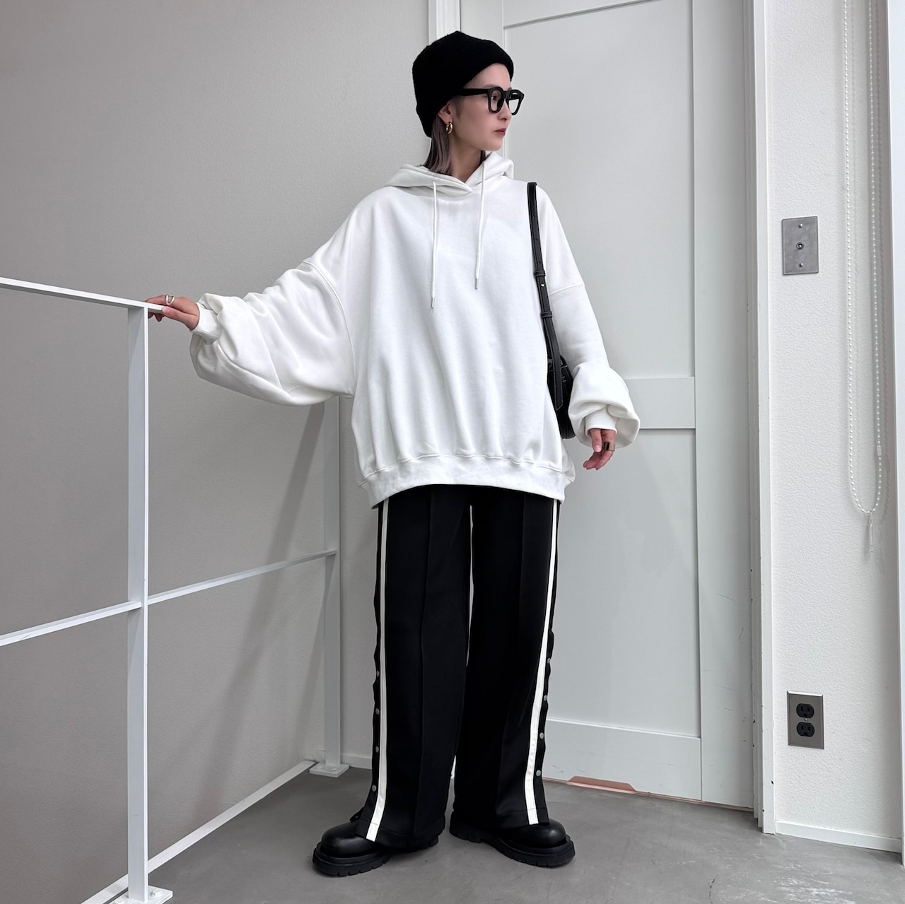 フーディーボリュームシルエットSW/ホワイト