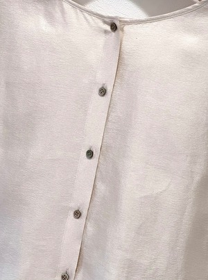 フレアスリーブブラウス