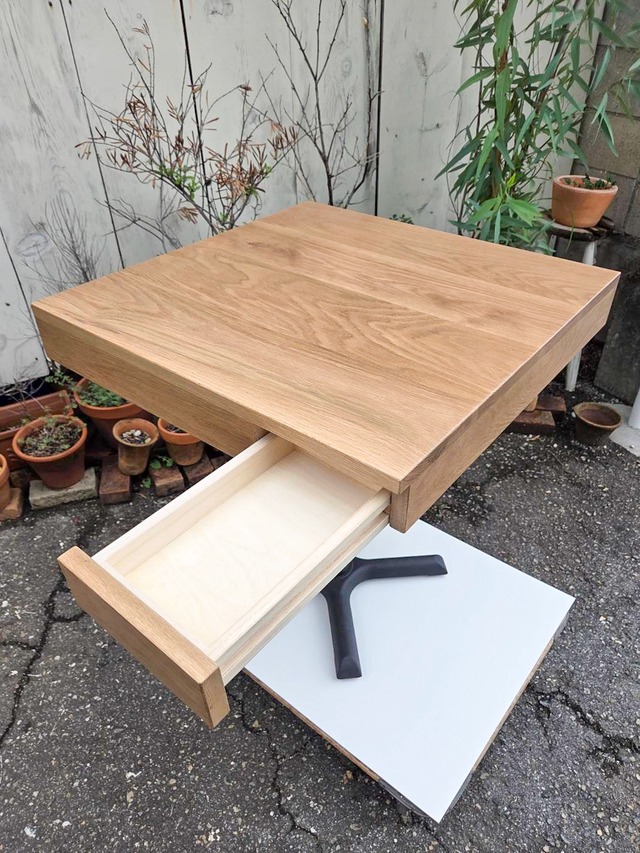 業務用カフェテーブル引出し2杯付き（鉄脚C）　店舗向けアイアンテーブル　700角ホワイトオーク