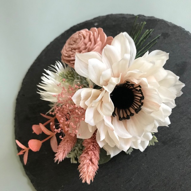 アネモネのコーラルピンクブーケコサージュ ブートニア ヘッドドレス ミニブーケ ギフトbox ラッピング無料 Florist Topazos Kunitachi